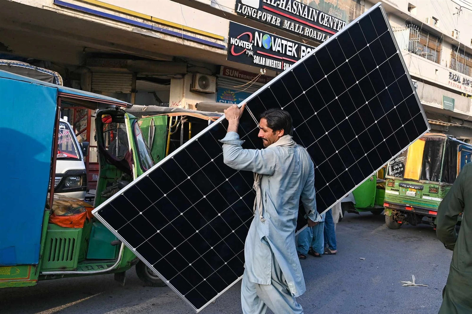 Pakistan Fines Shell Firms ₨111 Billion for Solar Panel Import Fraud