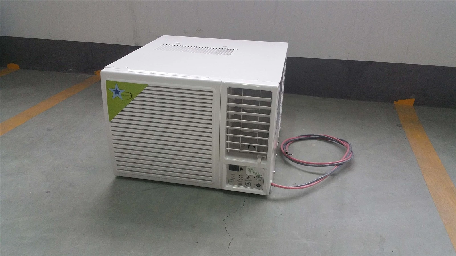 Window type solar air conditioner
